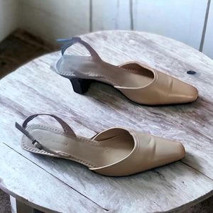 Naturalizer Leather Closed Toe Heels 7.5 Tan